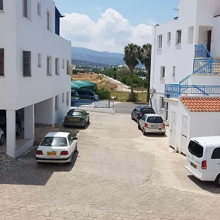 Latsi Riana 15 Apartamento